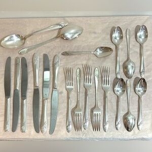 Vtg Oneida Community Queen Bess ll 20 Piece Tudor Silverplate Flatware